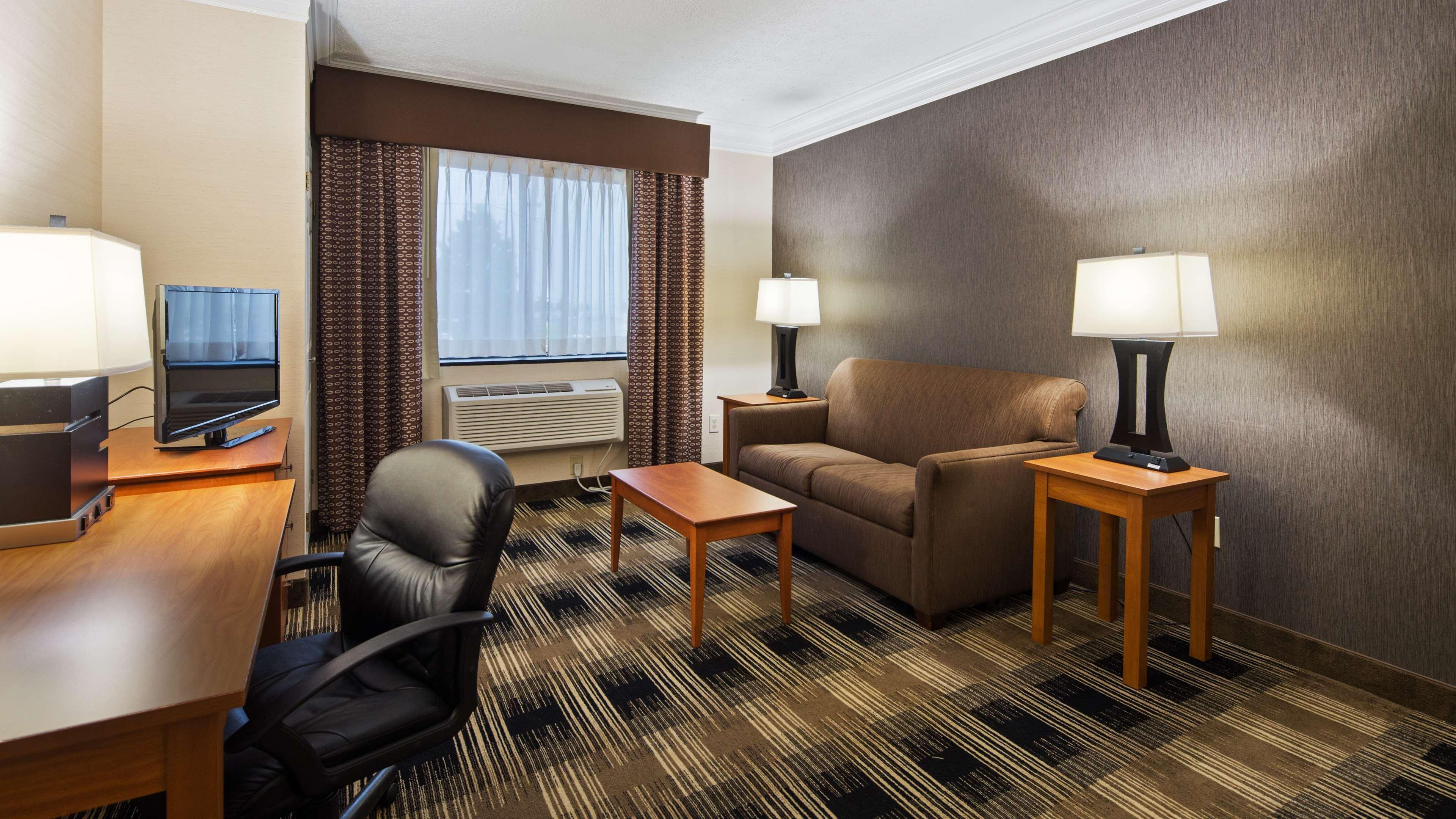 Best Western Inn At The Rochester Airport Екстер'єр фото